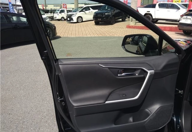 Toyota RAV4 Черный