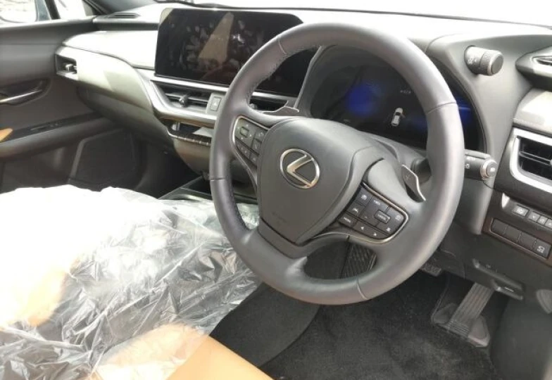 Lexus UX Черный
