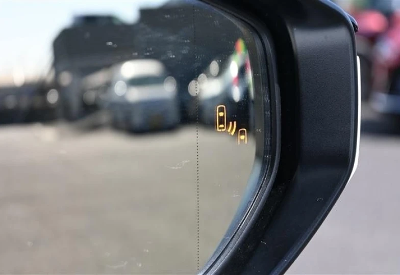 Lexus UX Белый