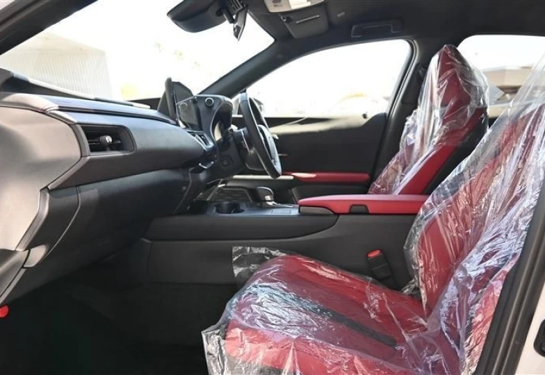Lexus UX Белый
