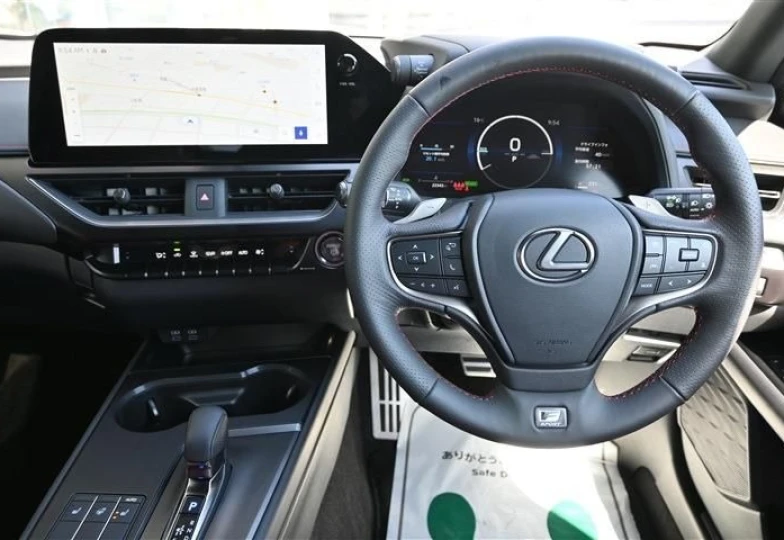 Lexus UX Белый