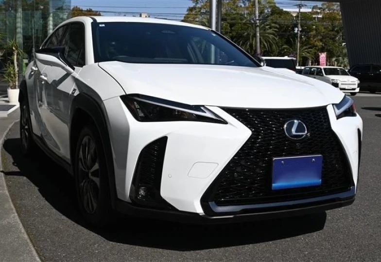Lexus UX Белый