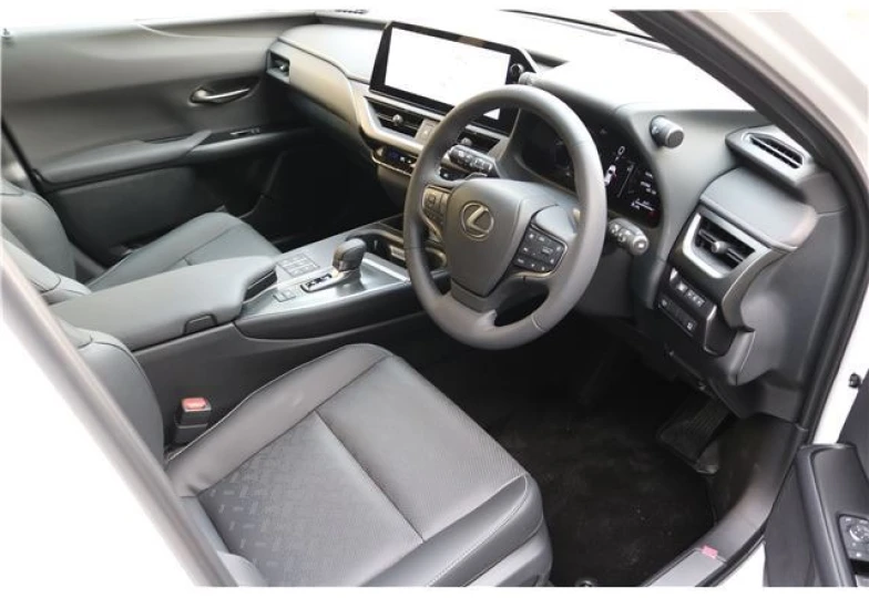 Lexus UX Белый