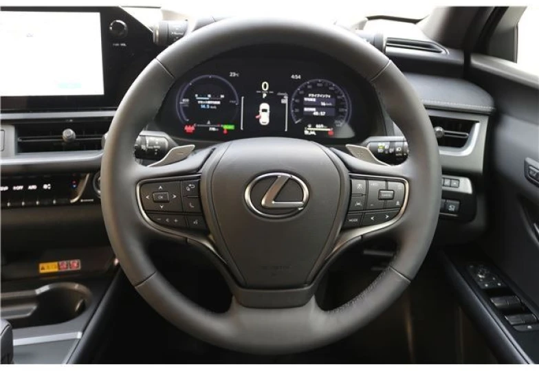 Lexus UX Белый
