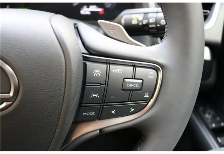 Lexus UX Белый