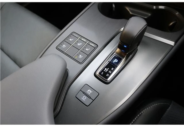 Lexus UX Белый