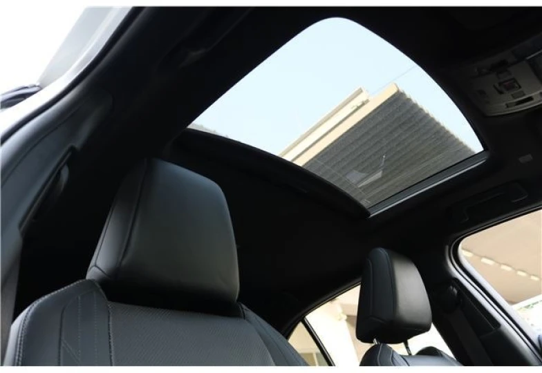 Lexus UX Белый
