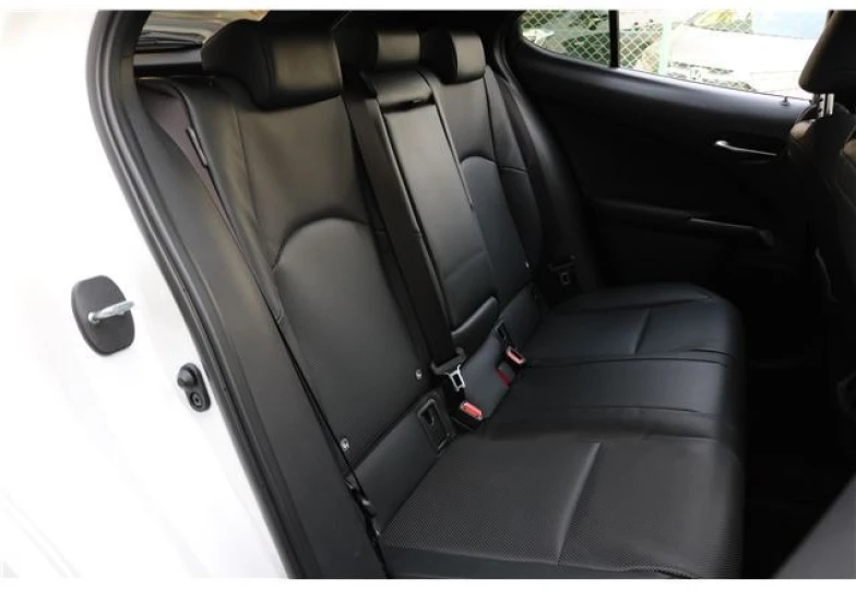 Lexus UX Белый
