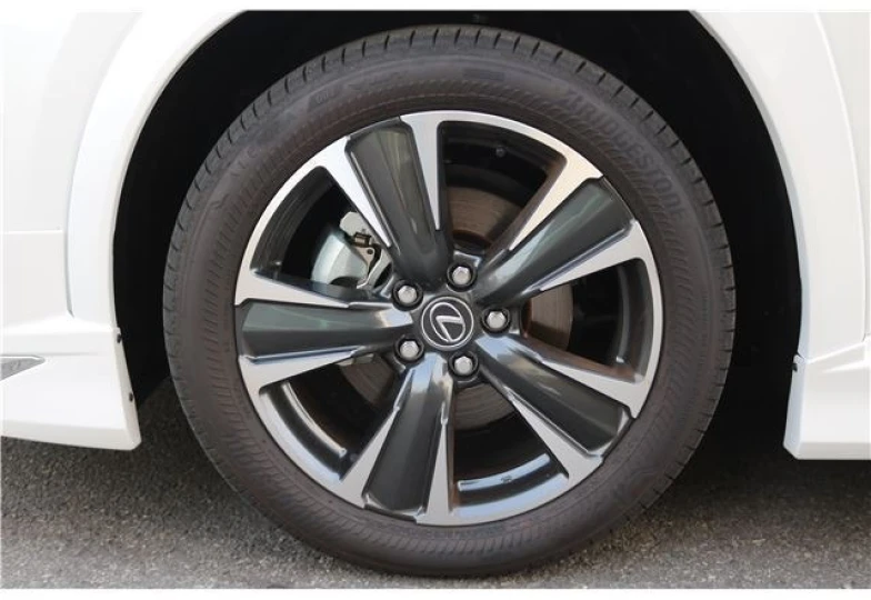 Lexus UX Белый