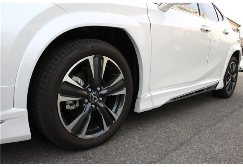 Lexus UX Белый