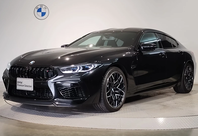BMW M8 Черный