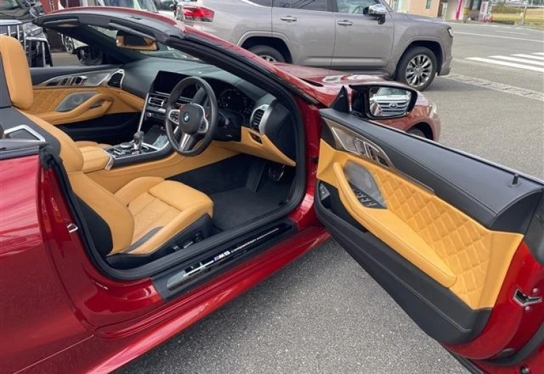 BMW M8 Красный