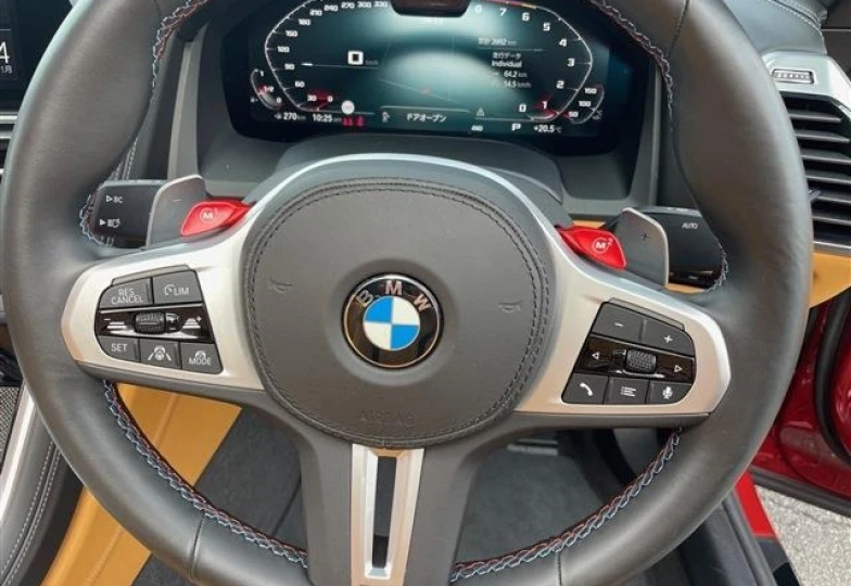 BMW M8 Красный