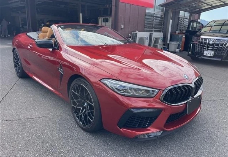 BMW M8 Красный