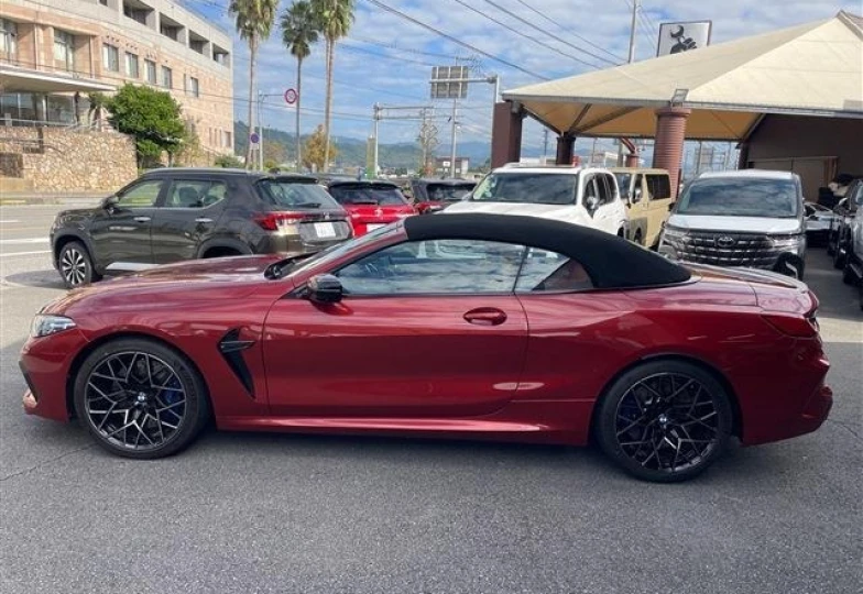 BMW M8 Красный
