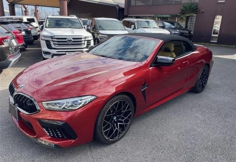 BMW M8 Красный
