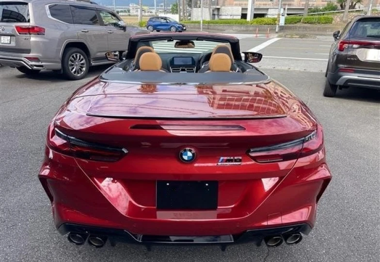 BMW M8 Красный