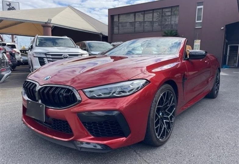 BMW M8 Красный
