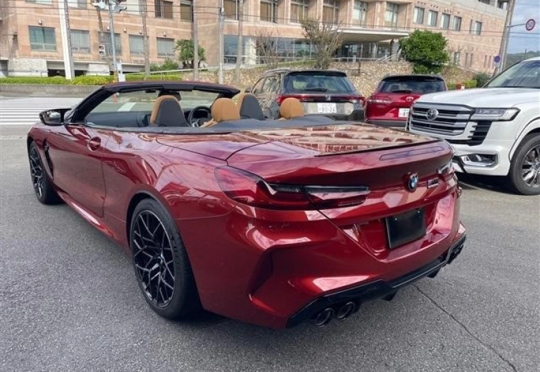 BMW M8 Красный