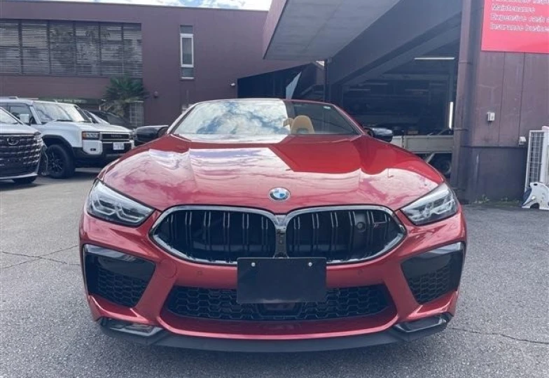 BMW M8 Красный