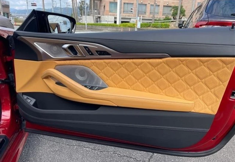 BMW M8 Красный