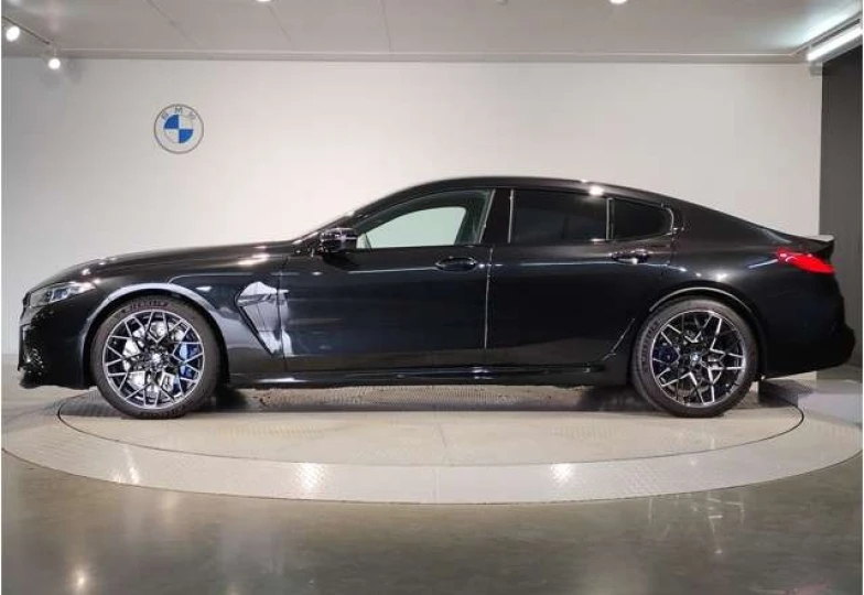 BMW M8 Черный