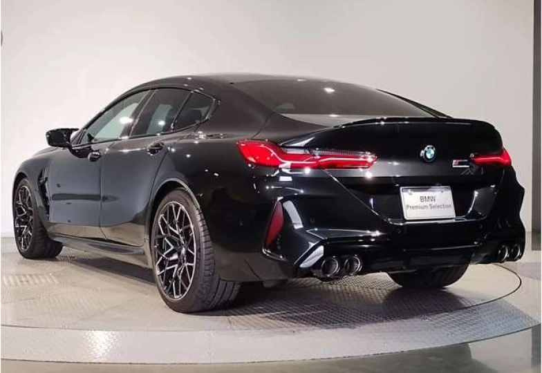 BMW M8 Черный