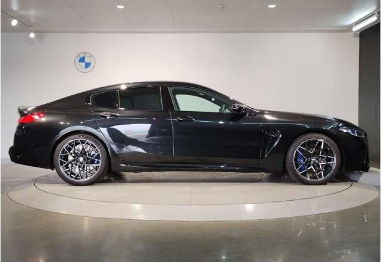 BMW M8 Черный