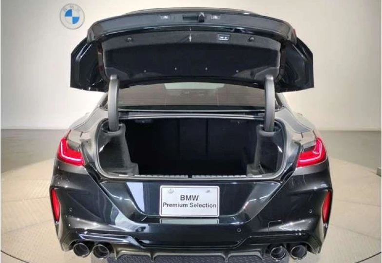 BMW M8 Черный