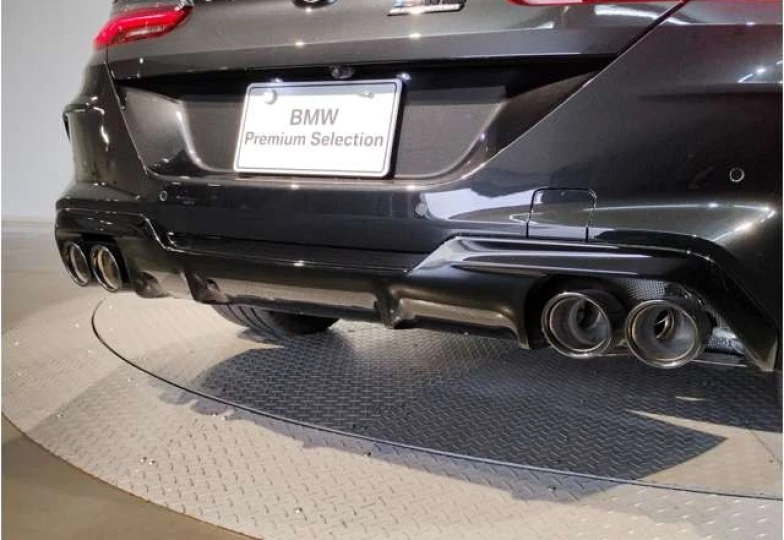 BMW M8 Черный