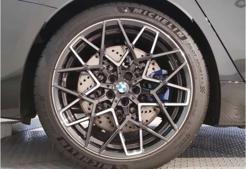 BMW M8 Черный