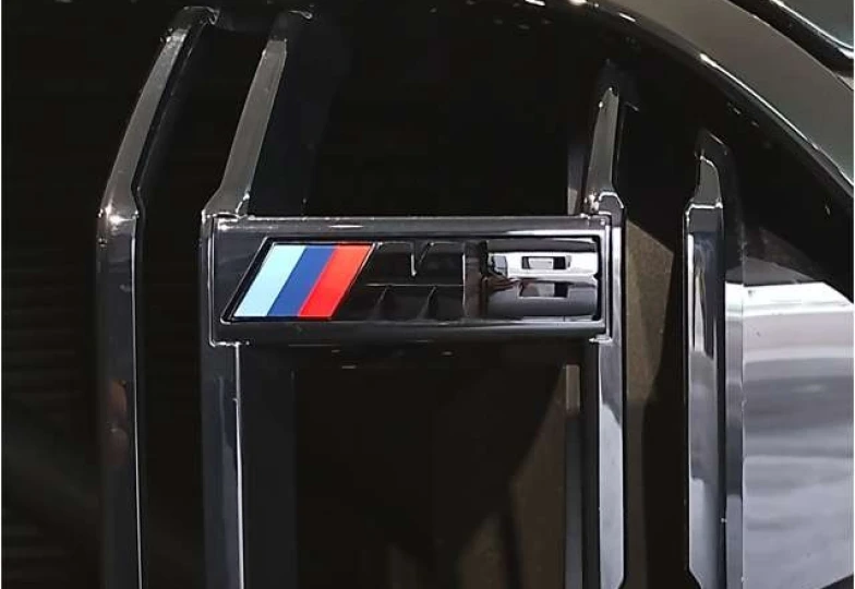 BMW M8 Черный