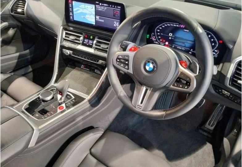 BMW M8 Черный