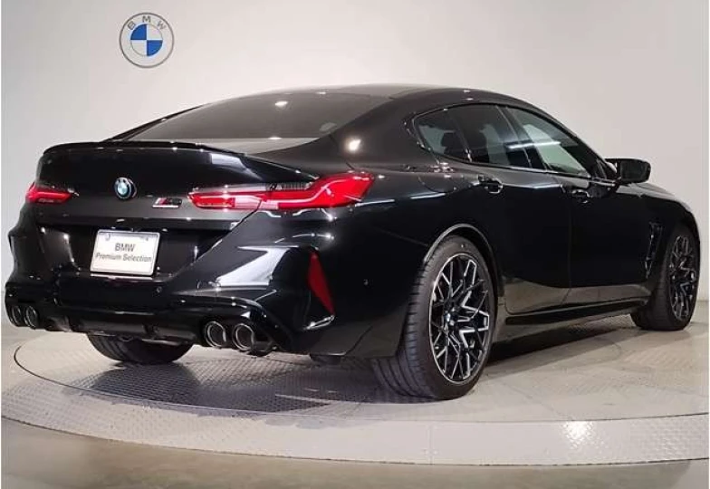 BMW M8 Черный