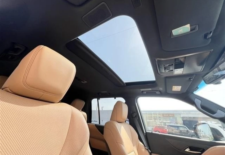 Lexus LX Белый
