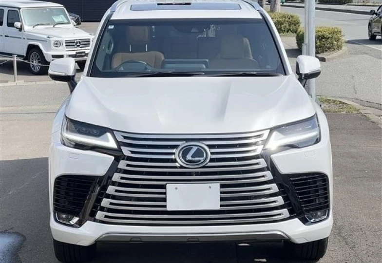 Lexus LX Белый