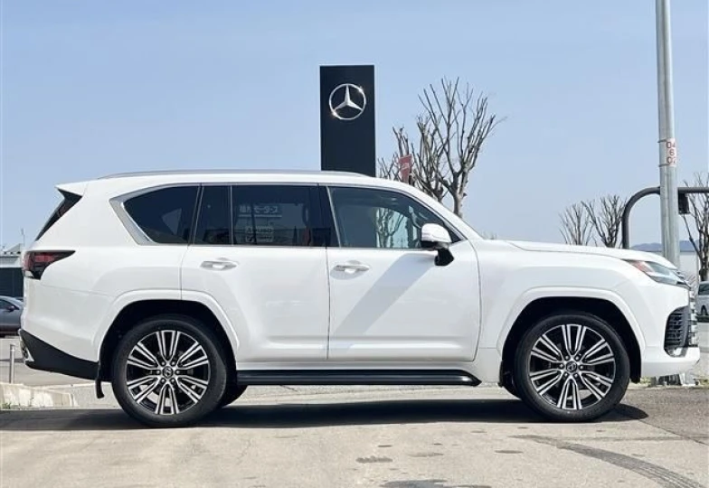 Lexus LX Белый