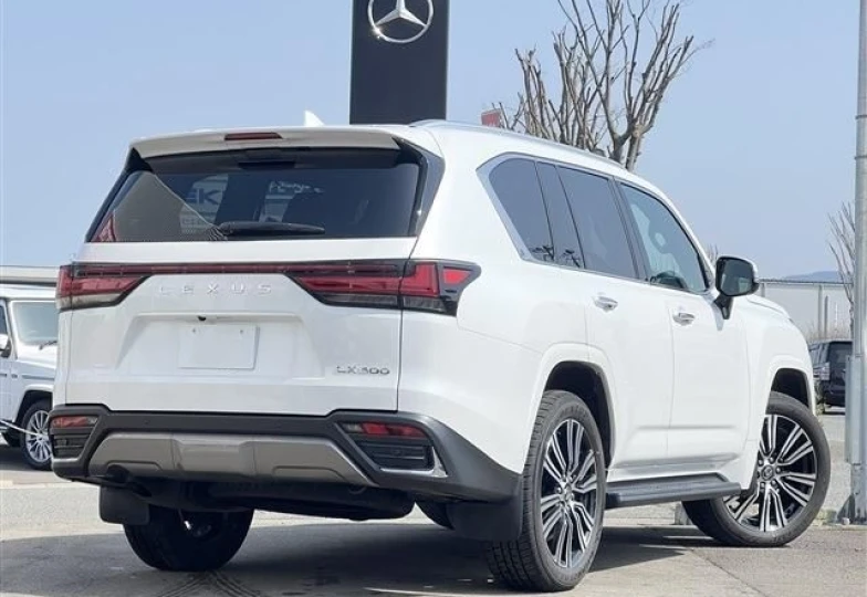 Lexus LX Белый