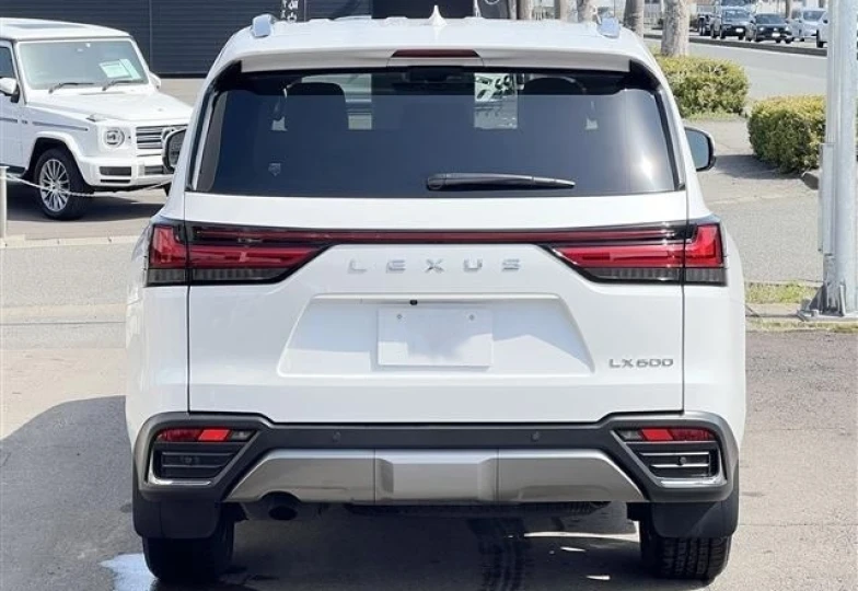 Lexus LX Белый