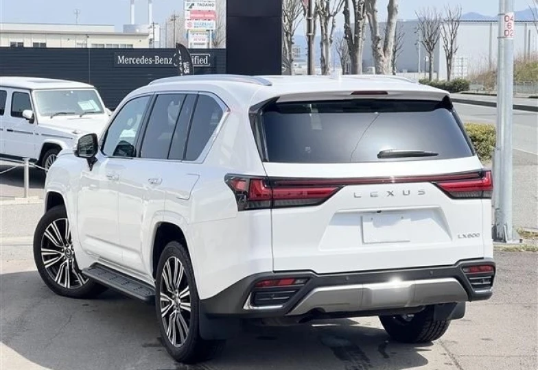 Lexus LX Белый
