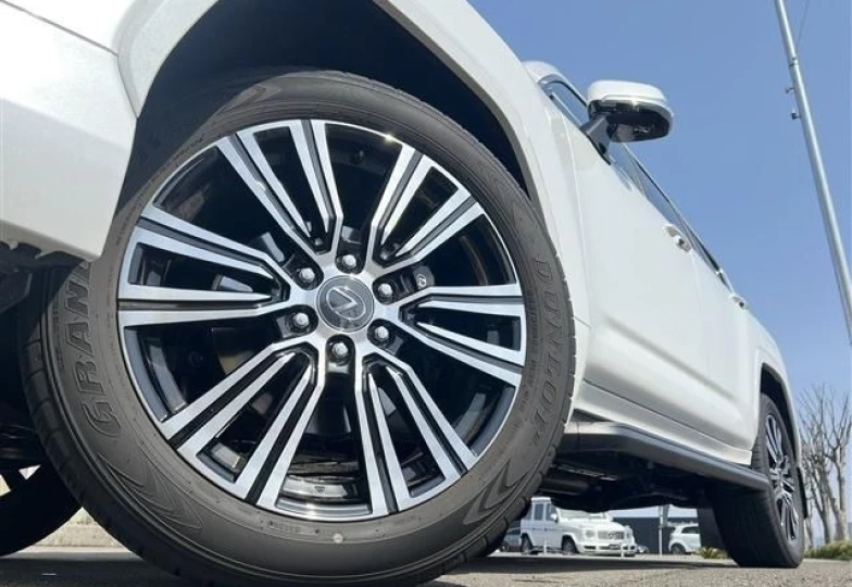 Lexus LX Белый