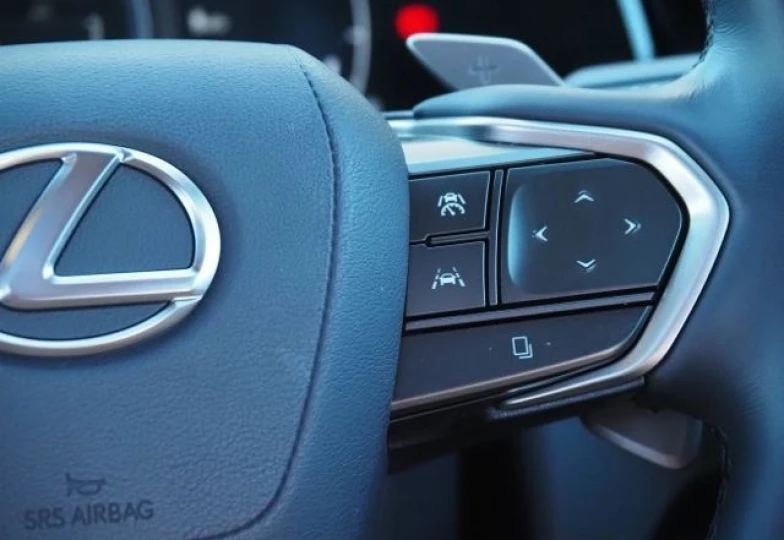 Lexus NX Красный
