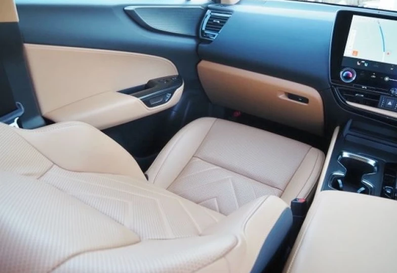 Lexus NX Красный