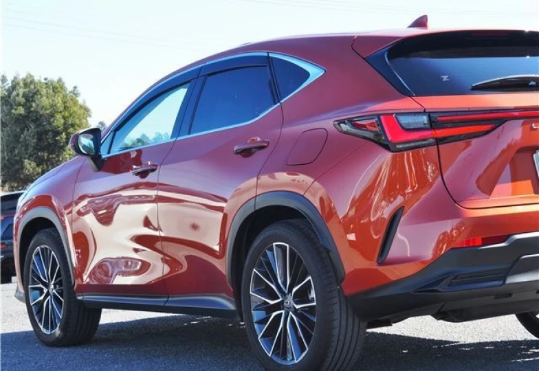 Lexus NX Красный