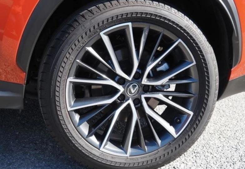 Lexus NX Красный