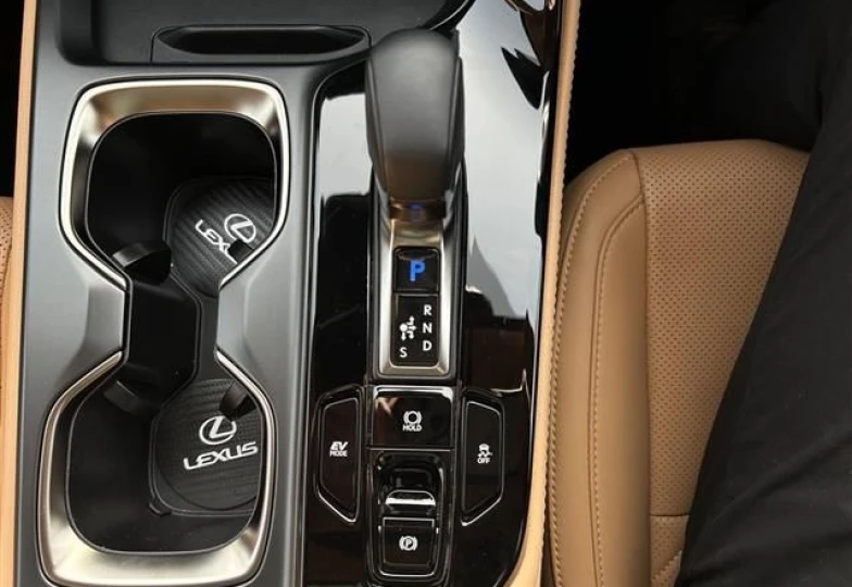 Lexus NX Белый