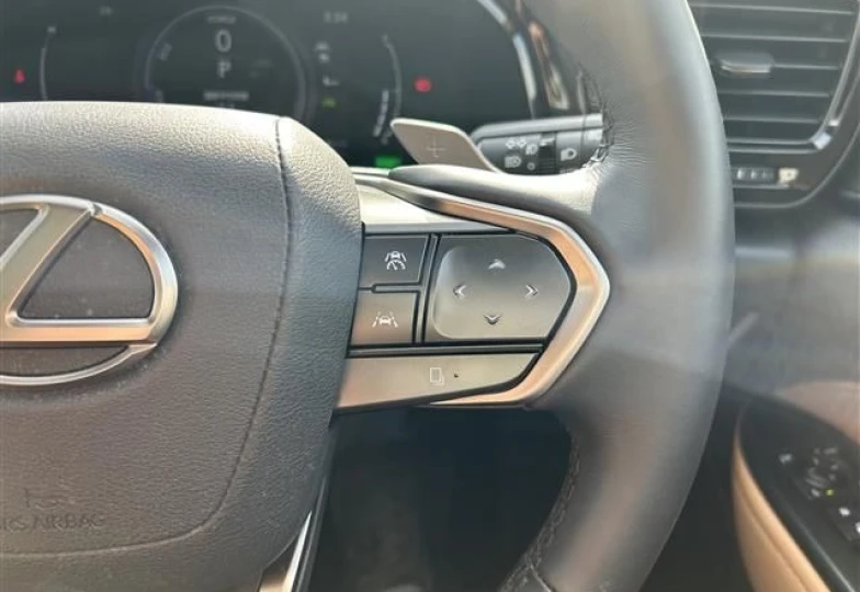 Lexus NX Белый