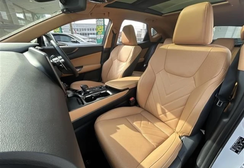 Lexus NX Белый