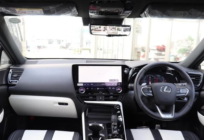 Lexus NX Белый