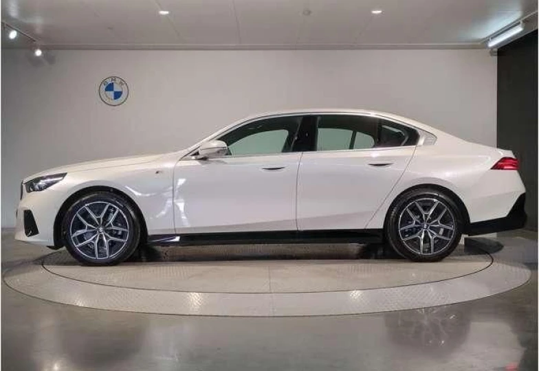 BMW 5 series Белый